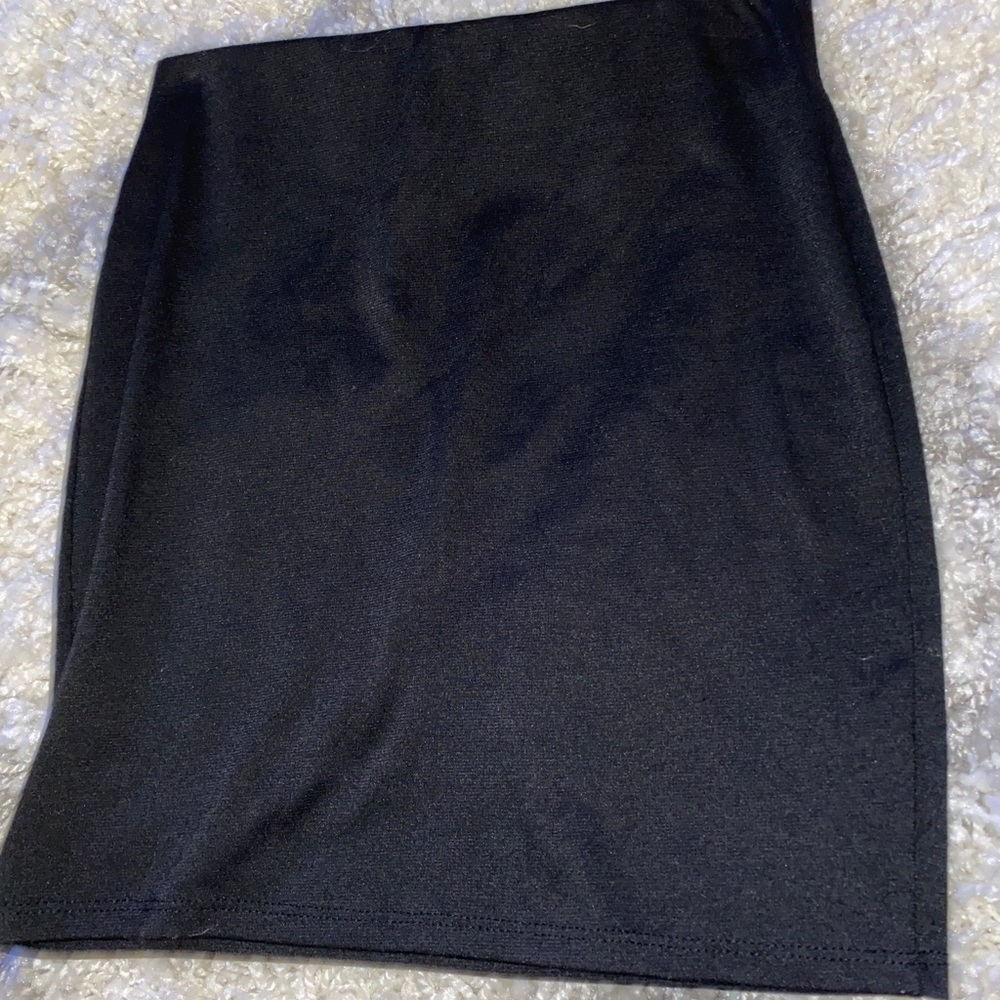 Black pencil skirt. Size: small